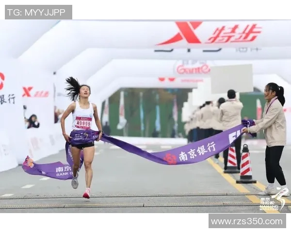 南京攀岩队在城市马拉松中展现突破精神与团队力量的精彩历程